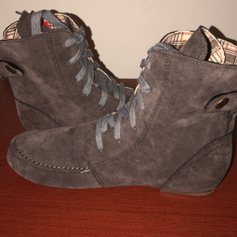 Women’s boots.